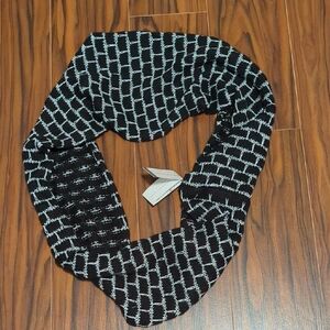 Black and White Knit Infinity Scarf new with tags